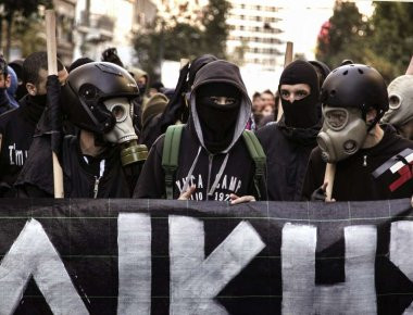 Μέλη του «Ρουβίκωνα» εισέβαλαν στο υπουργείο Μακεδονίας Θράκης (βίντεο)